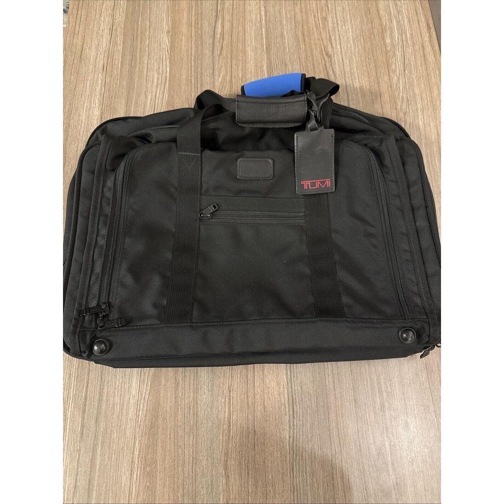 Tumi Messenger Bag Log Laptop Briefcase Style Nylon Crossbody Strap Made‎ in USA